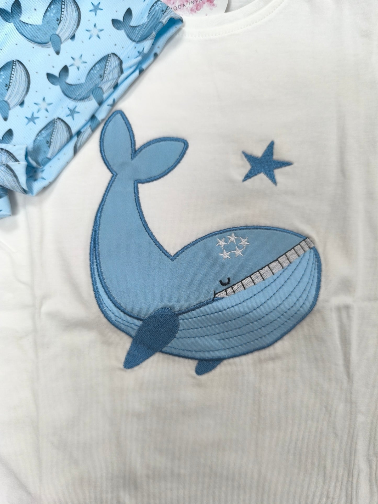 Conjunto de baño para niño con ballenas y estrellas en tonos azules