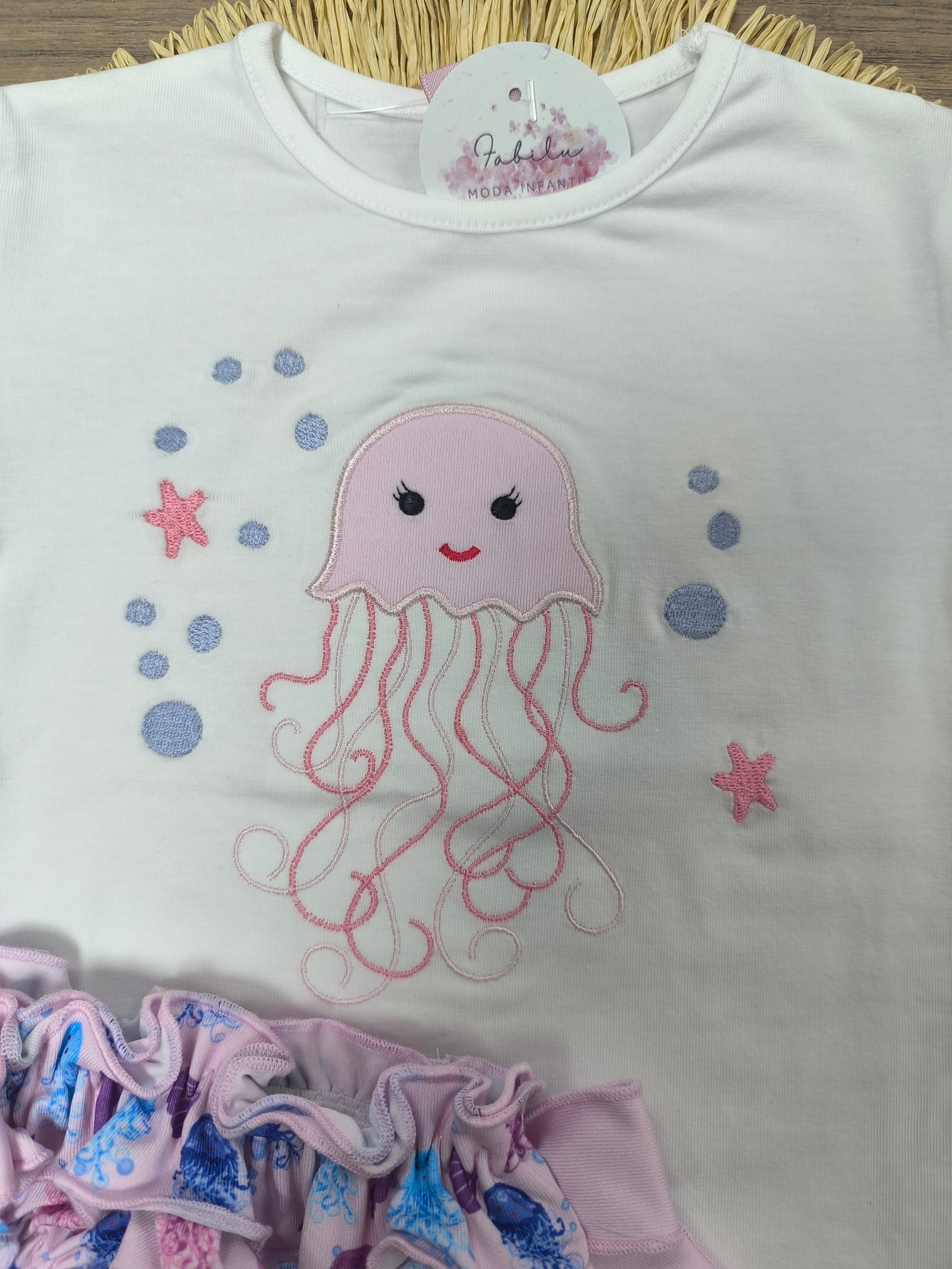 Conjunto de baño para niña con medusas bordadas y culetín rosa con volante
