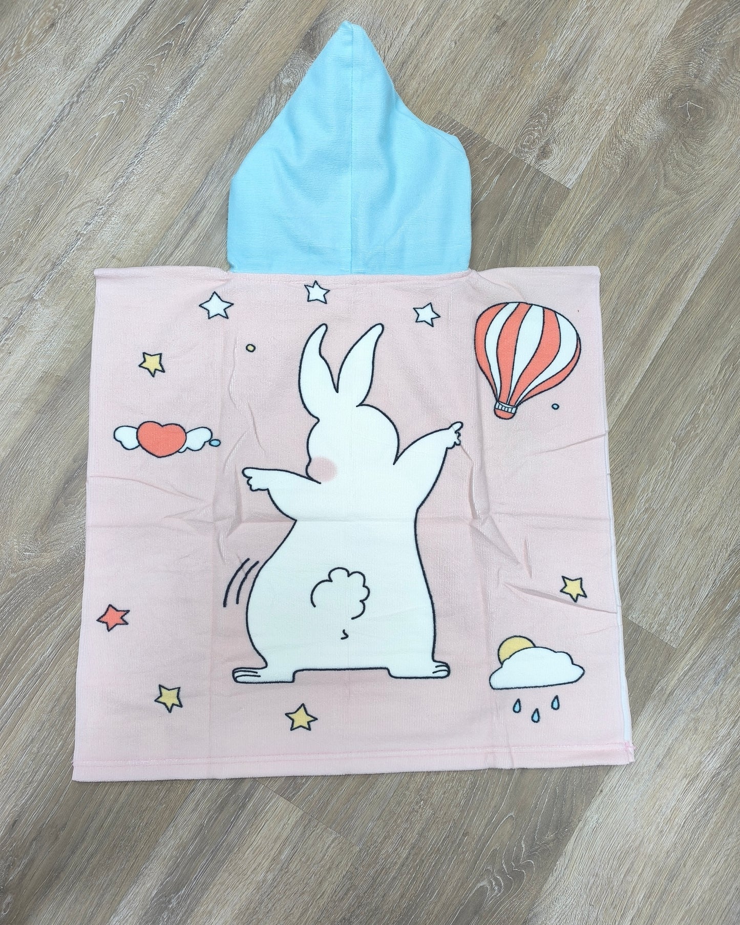 Toalla poncho con gorro para niña – Conejito rosa | Suave, ligera y de secado rápido (60x120 cm)