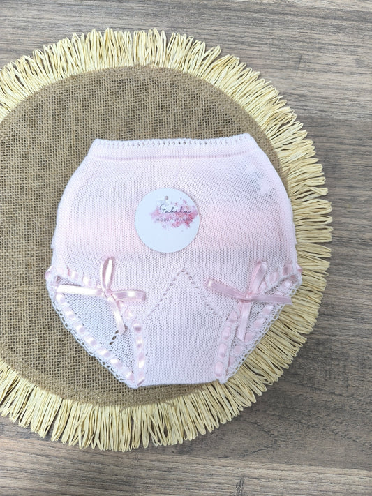 Braga de Hilo Calada Rosa para Bebé con Volante | Braga de Primera Puesta Elegante y Delicada
