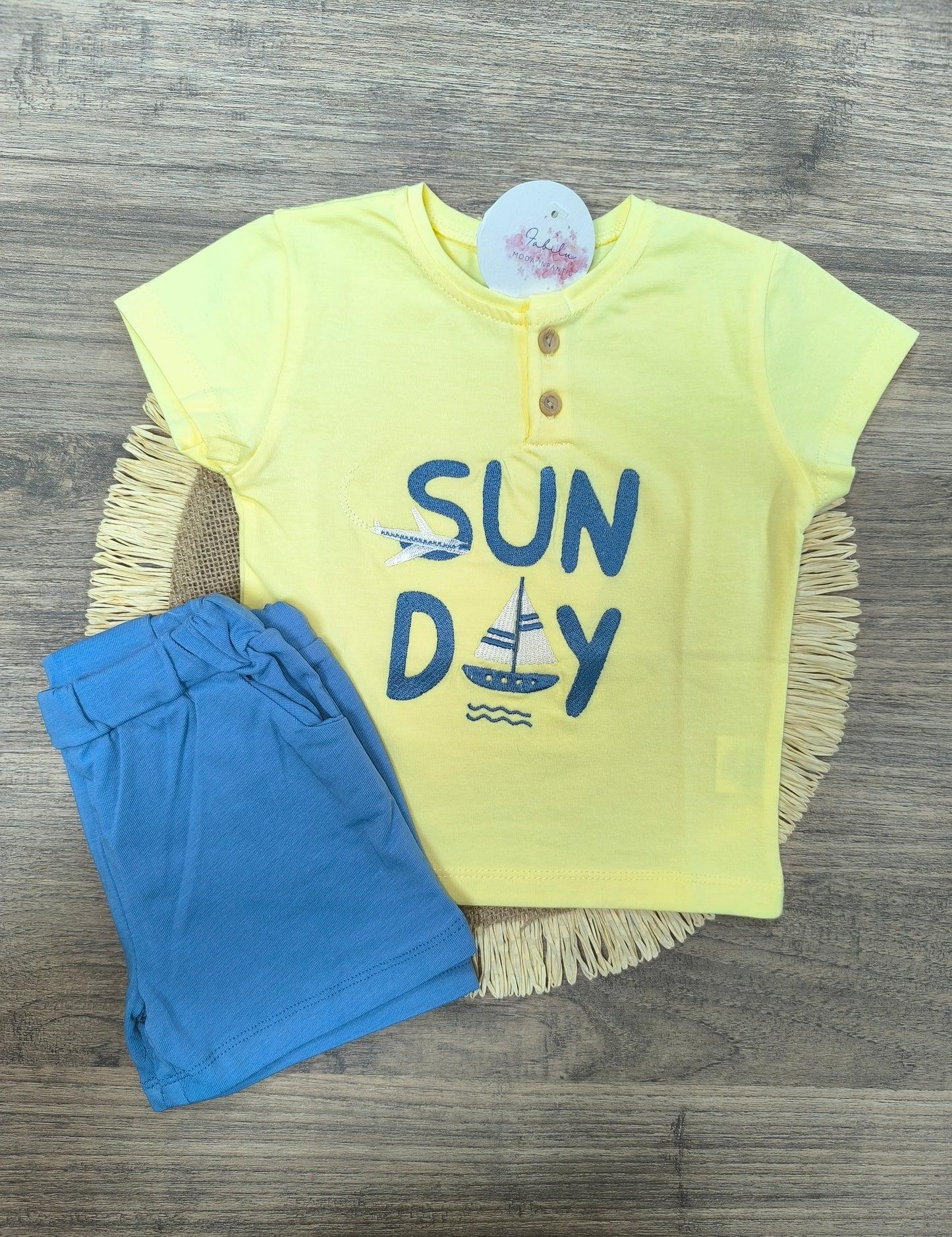 Conjunto de Dos Piezas “Sunday” | Camiseta Amarilla y Pantalón Corto Azul de Algodón