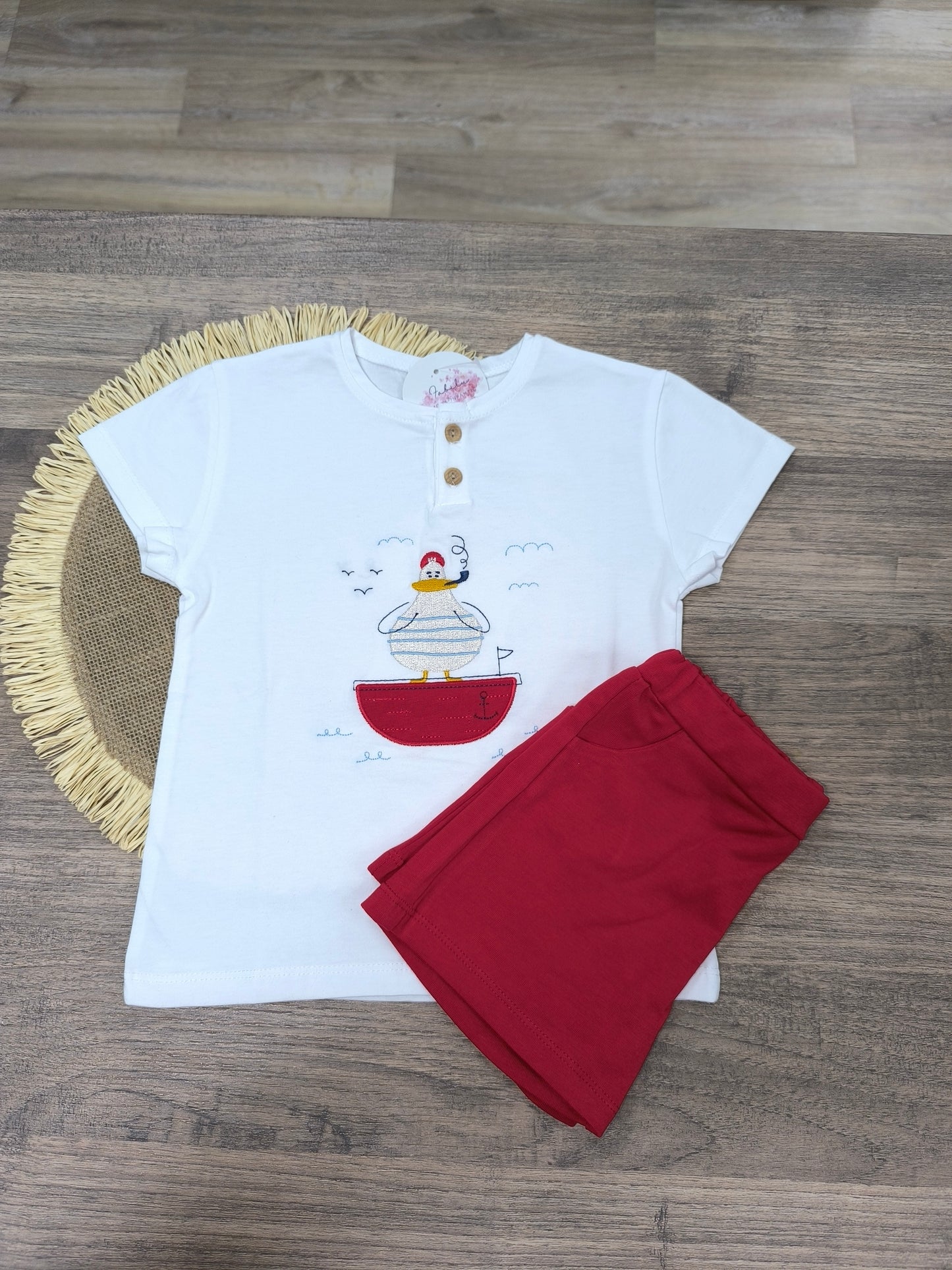 Conjunto de Dos Piezas Algodón | Camiseta Blanca con Bordado de Gaviota y Pantalón Rojo
