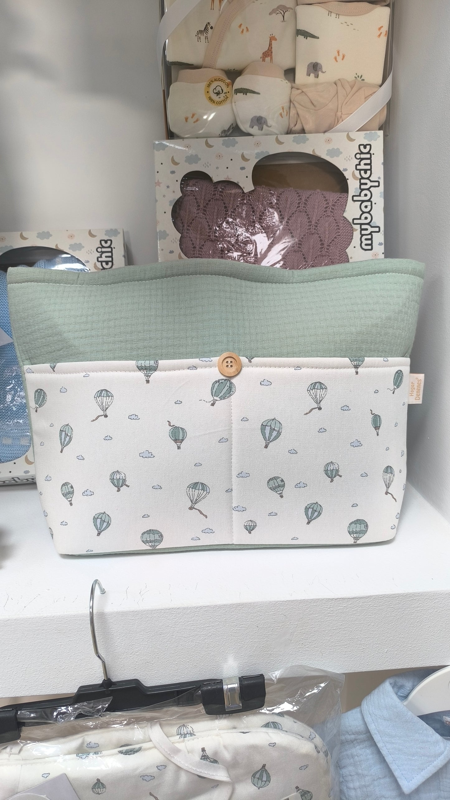 Pack Colchoneta Reversible  para Silla Ligera + Bolso Panera Denenes -  Modelo Globos Verde