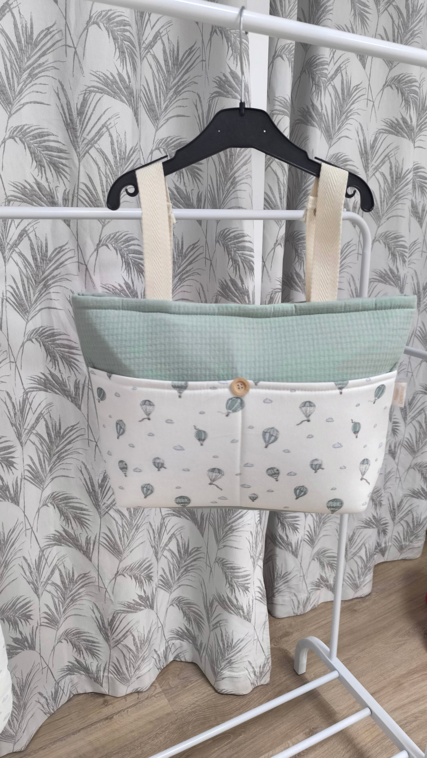Pack Colchoneta Reversible  para Silla Ligera + Bolso Panera Denenes -  Modelo Globos Verde