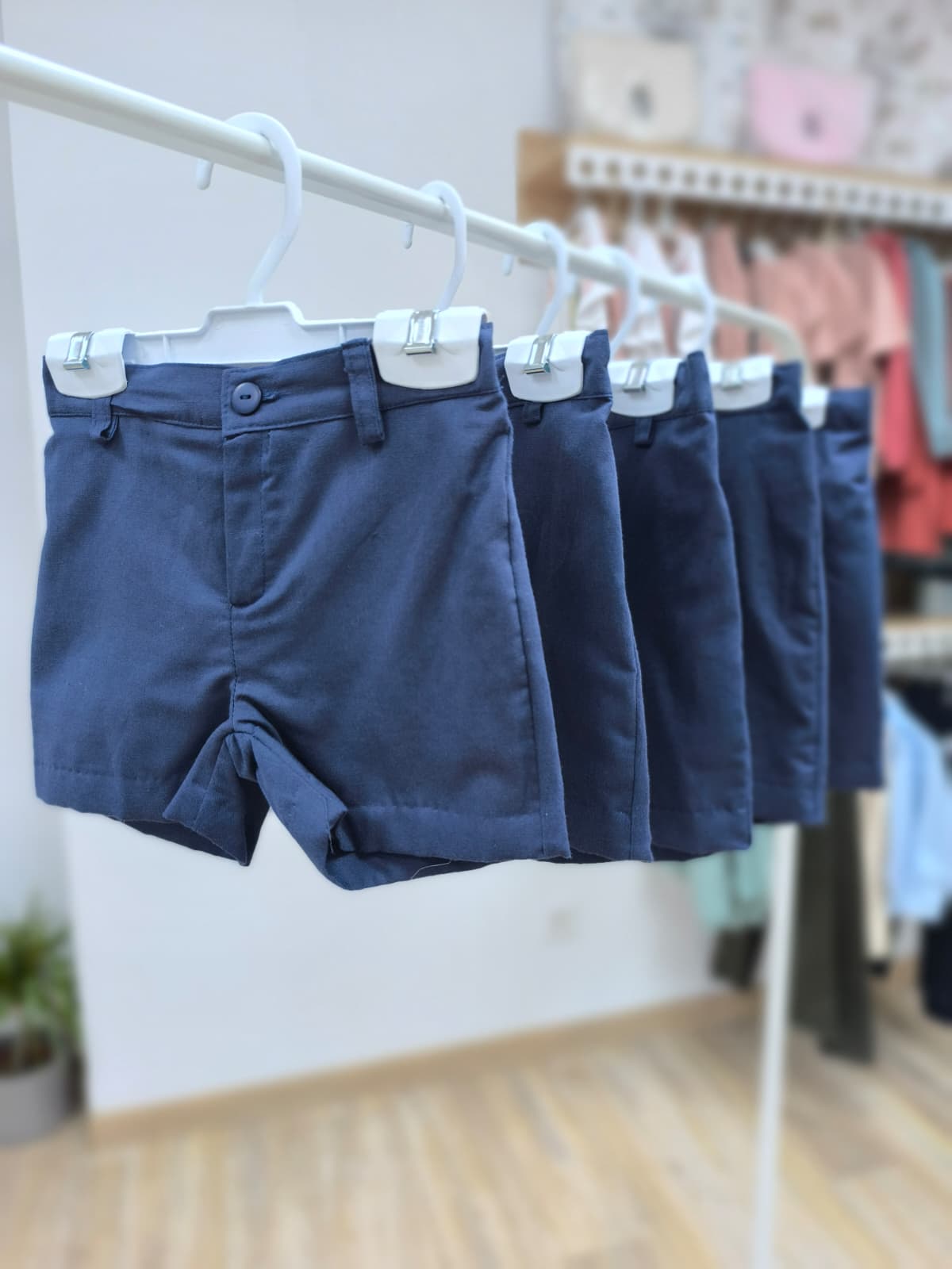 Pantalón corto de lino para niño – color azul marino, estilo y comodidad
