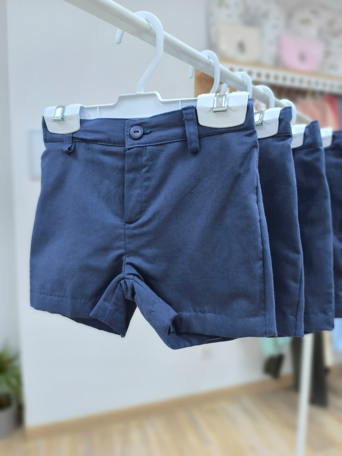 Pantalón corto de lino para niño – color azul marino, estilo y comodidad