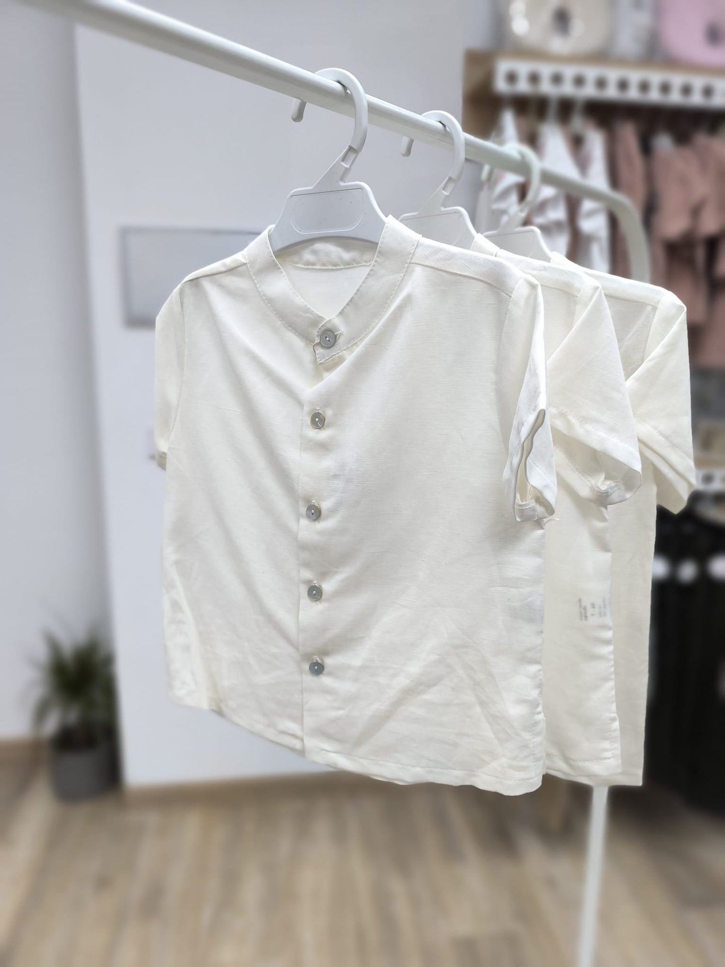 Camisa de lino para niño – color crudo, elegante y de alta calidad