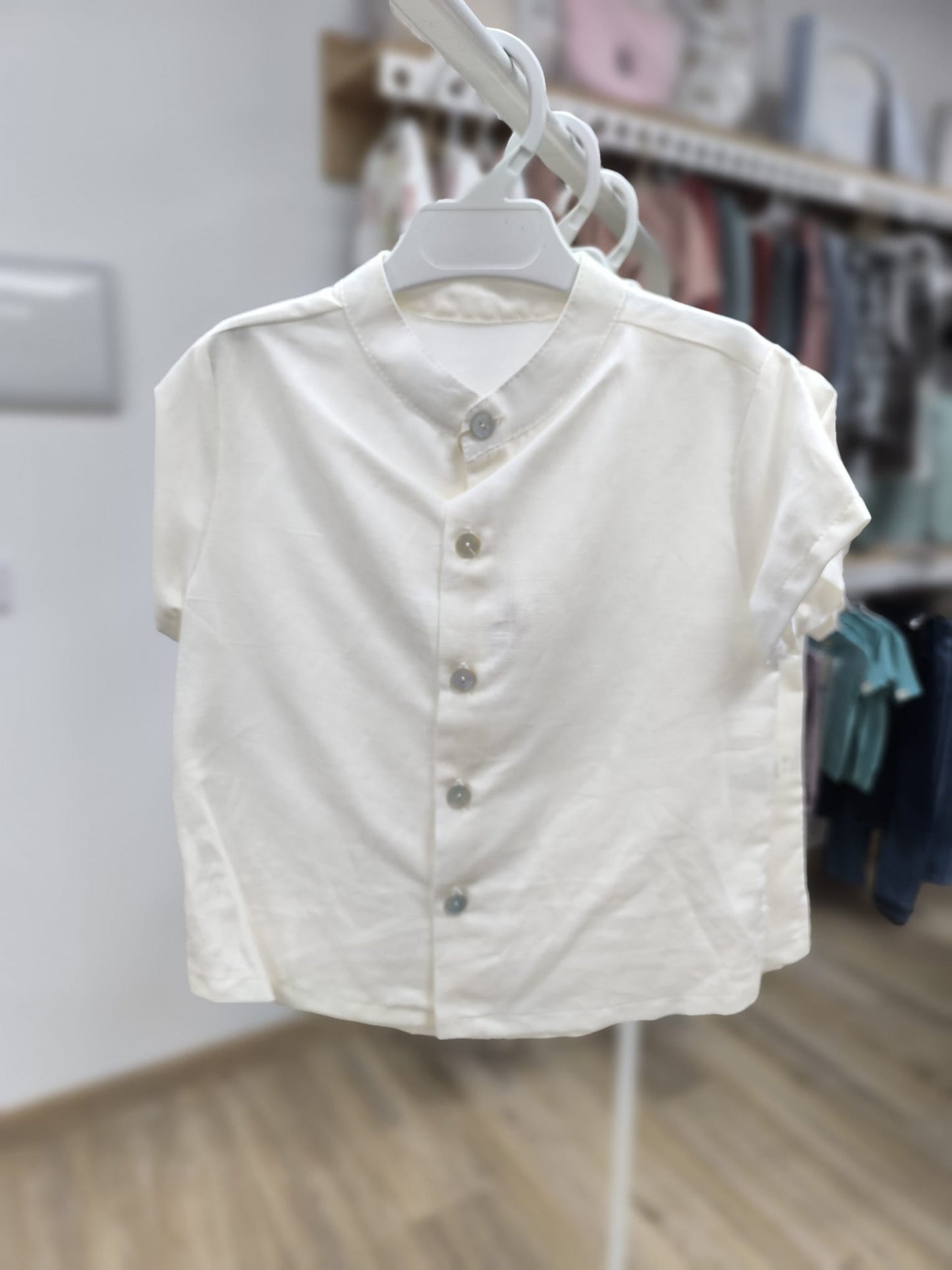 Camisa de lino para niño – color crudo, elegante y de alta calidad