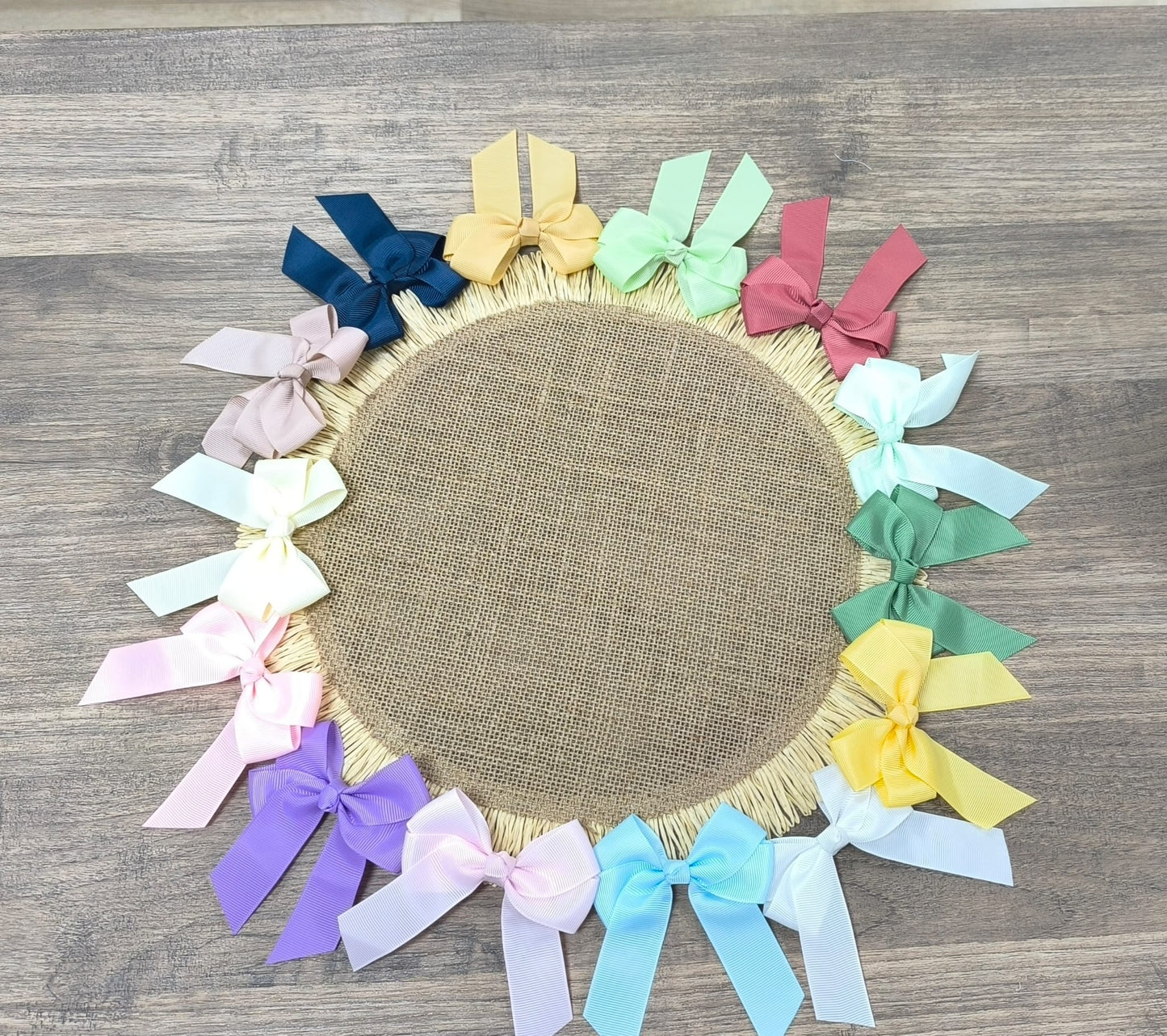 Lazos Medianos con Pinza – El Complemento Perfecto para Cualquier Peinado