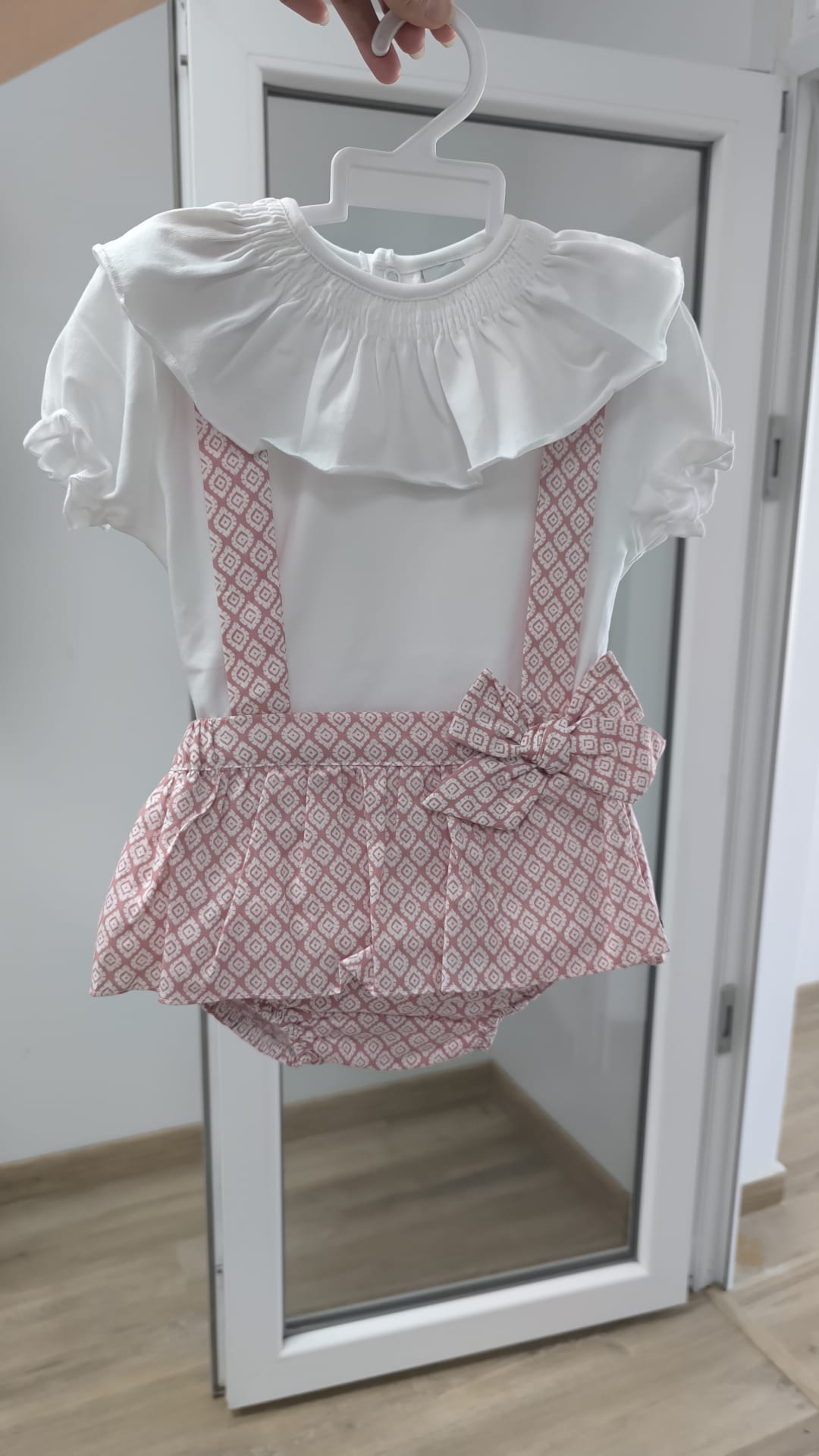 Braga con volante efecto falda para niña Cocote | Estampado étnico y tirantes cruzados
