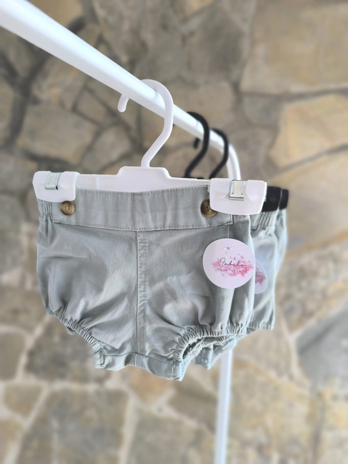 Ranita de bebé verde seco unisex con elástico suave y botones decorativos