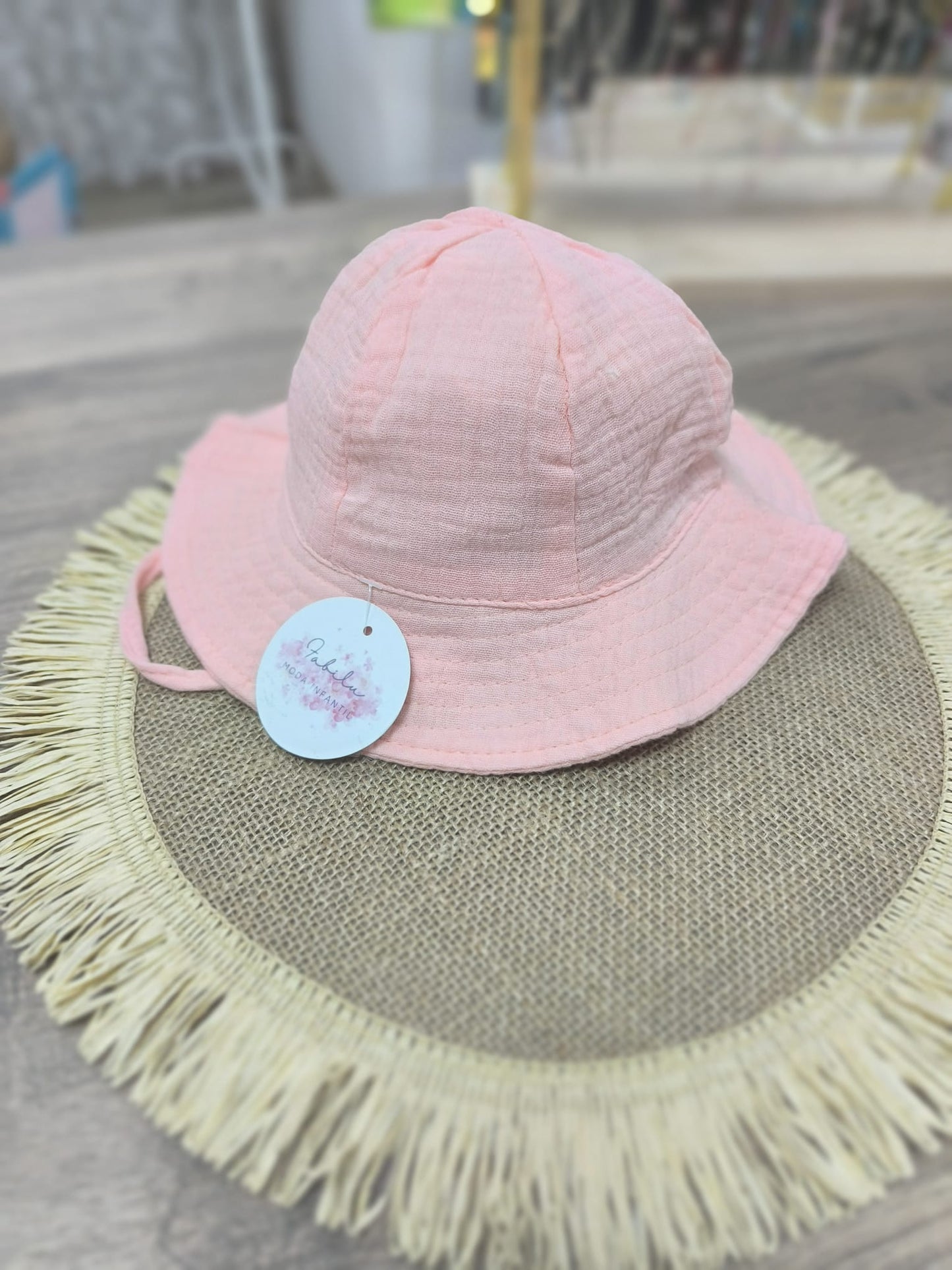 Gorro de bebé de muselina rosa – suave, transpirable y perfecto para el verano