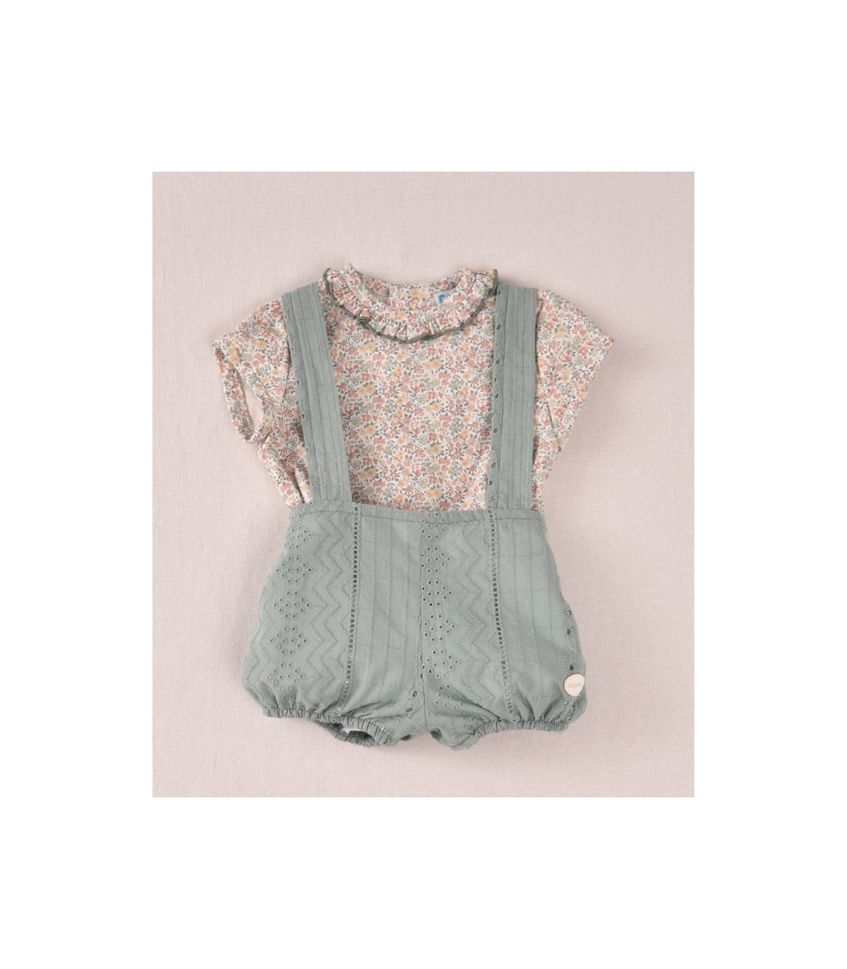 Conjunto Cocote | pelele de tirantes verde con camisa de flores 💚🌸