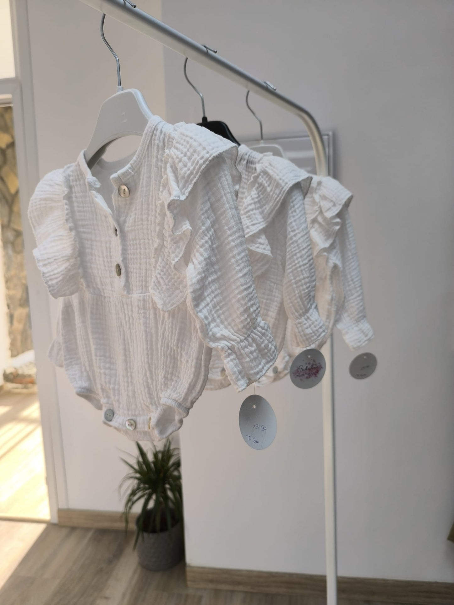 🤍 Pelele de bebé de bambula blanco manga larga – ligero, elegante y perfecto para primavera