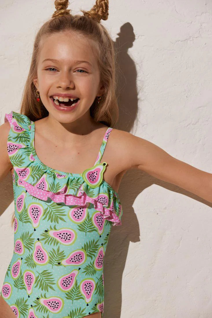 Bañador de niña Ysabel Mora con estampado tropical y elegante espalda abierta