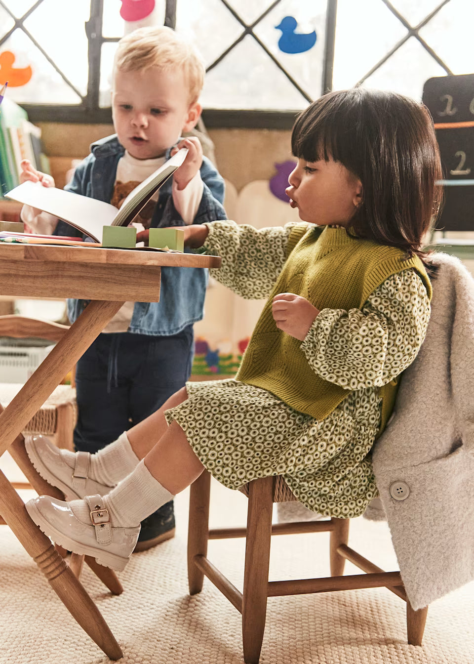 Vestido color oliva con chaleco – Mayoral