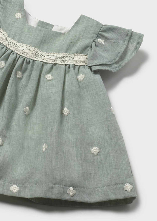 Jesusito Bordado con Cubrepañal Verde Seco para Niña