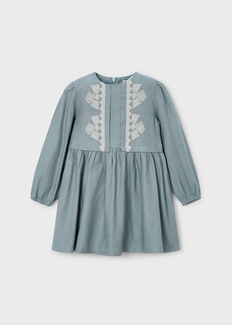 Vestido para Niña con Bordados en Color Salvia – Elegancia y Comodidad en Cada Detalle
